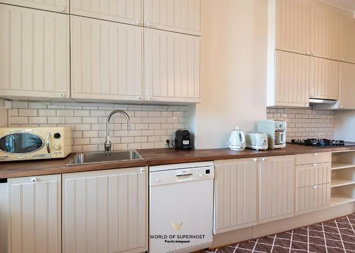 Belle Epoque Violette Near And Sea * Oostende