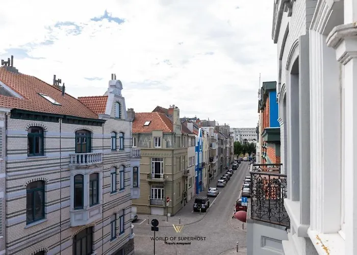 Belle Epoque Violette Near And Sea Oostende