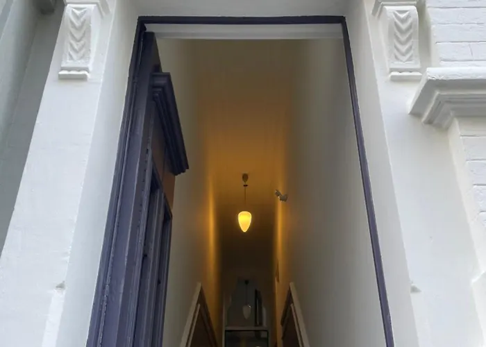 Belle Epoque Violette Near And Sea Oostende